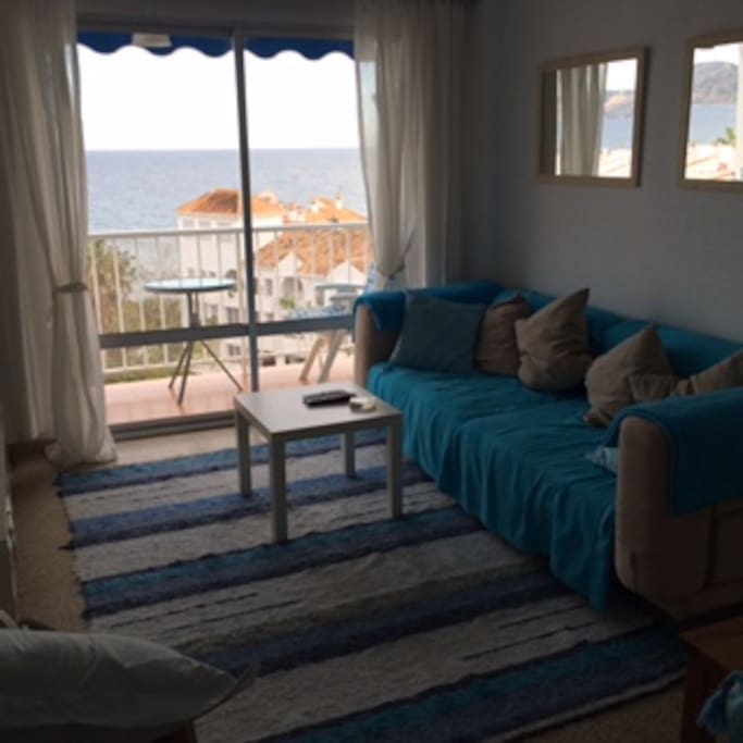 Lounge in summer facing sea (5 mins walk) + mountains