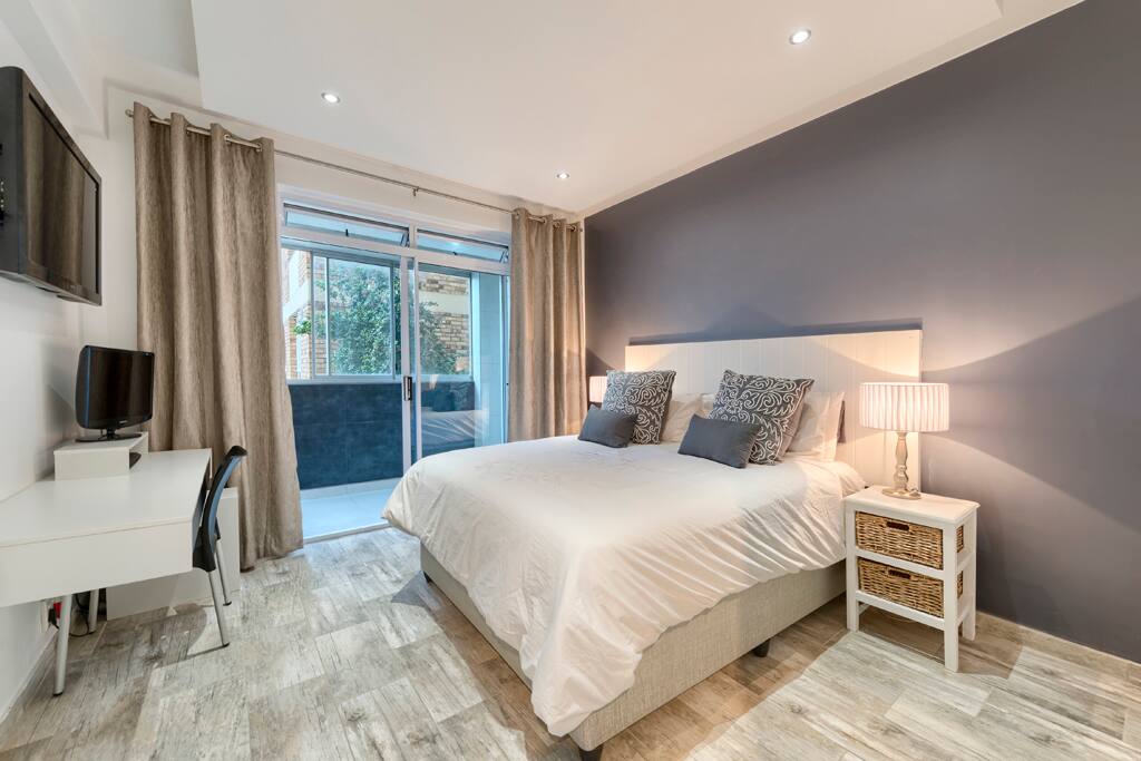 Cozy bedroom with queen sized bed