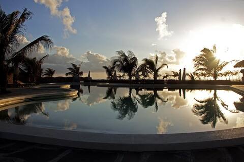 Fully furnished beachfront apartment 10min Airport
