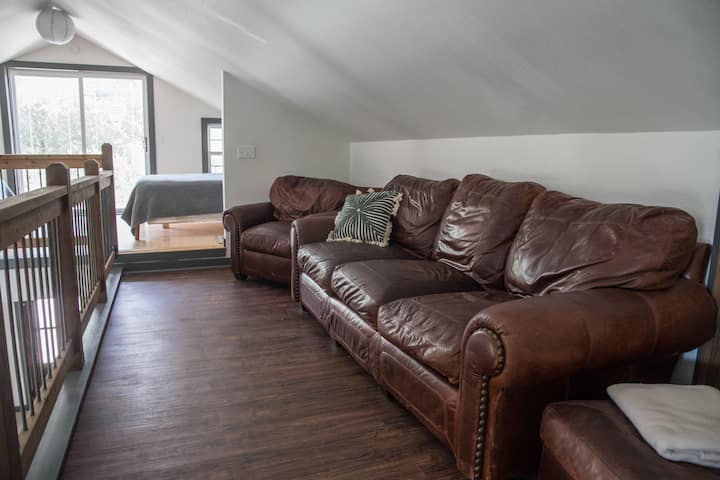 Lofti në katin e sipërm