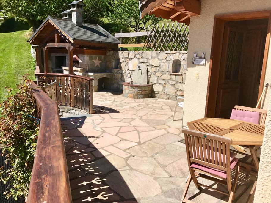 Terrasse avec four à bois