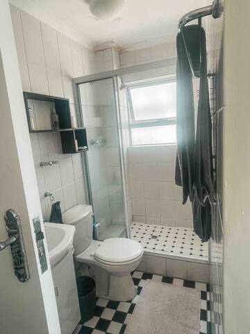 The Yellow Bench on Beach Boulevard gallery image 5