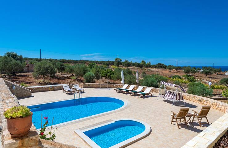 3′ to Beach / Luxury Villa with Private Pool gallery image 3