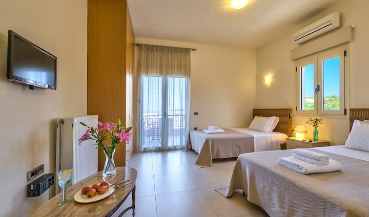 The last two bedrooms share a spacious, luxurious bathroom and have access to a 28 sqm veranda, furnished with a table that seats 7–8 people