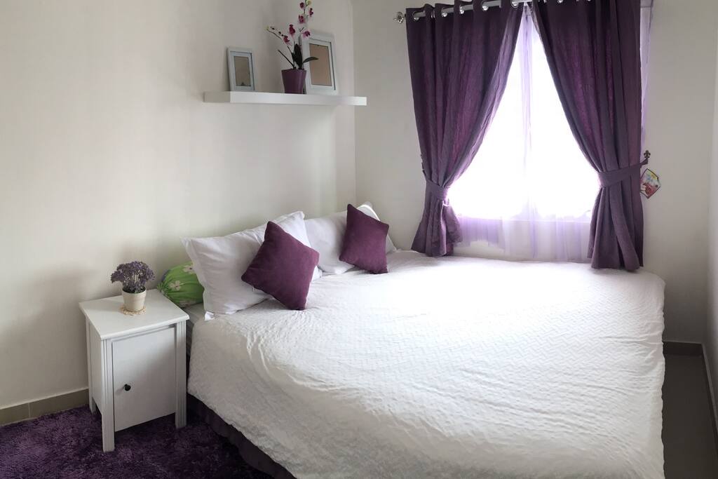 1st bedroom bed size 150cm x 200cm