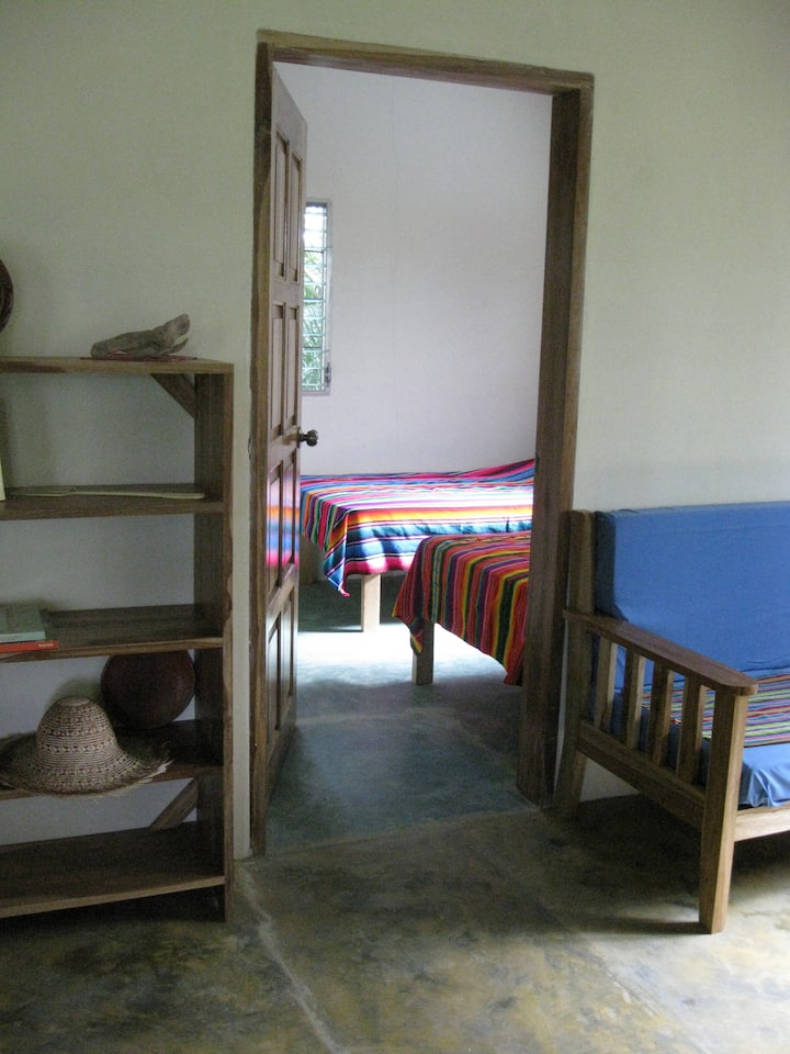 Втора спална соба со 2 единечни кревети