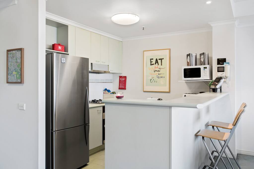 Fully equiped kitchen. New gas cooktop and oven, plus a lavazza pod coffee machine and pods complimentary