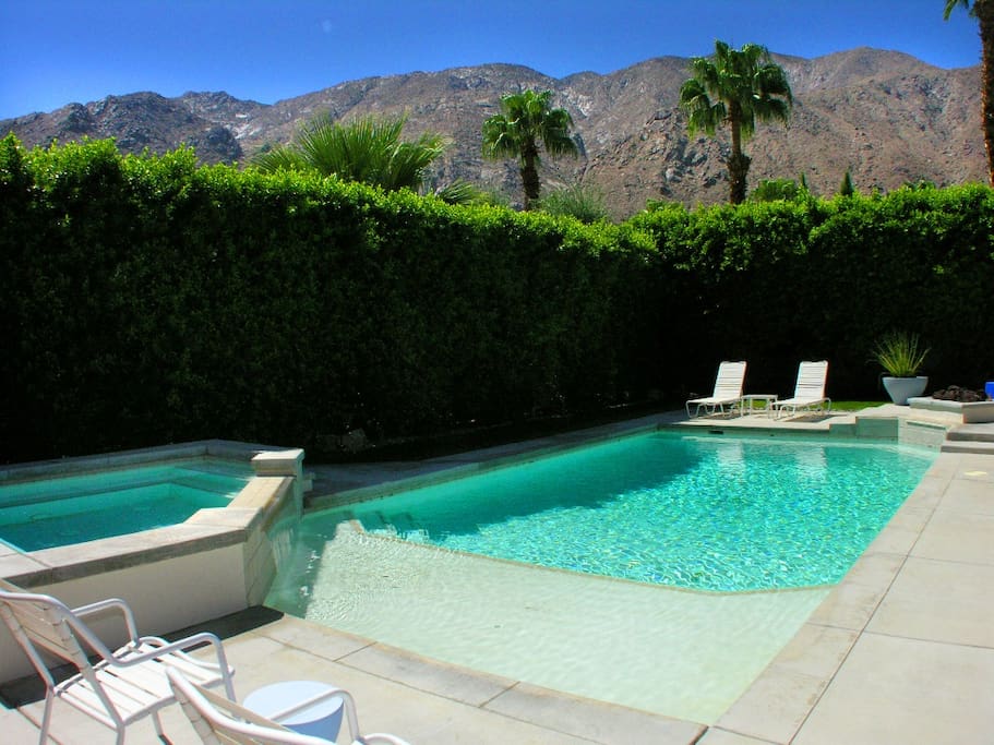 Midcentury Vacation Rental Home on Famous Rose Ave in Las Palmas Palm Springs1