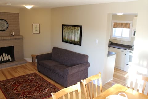 Successful Airbnb property: Downtown farmhouse w parking in Capital