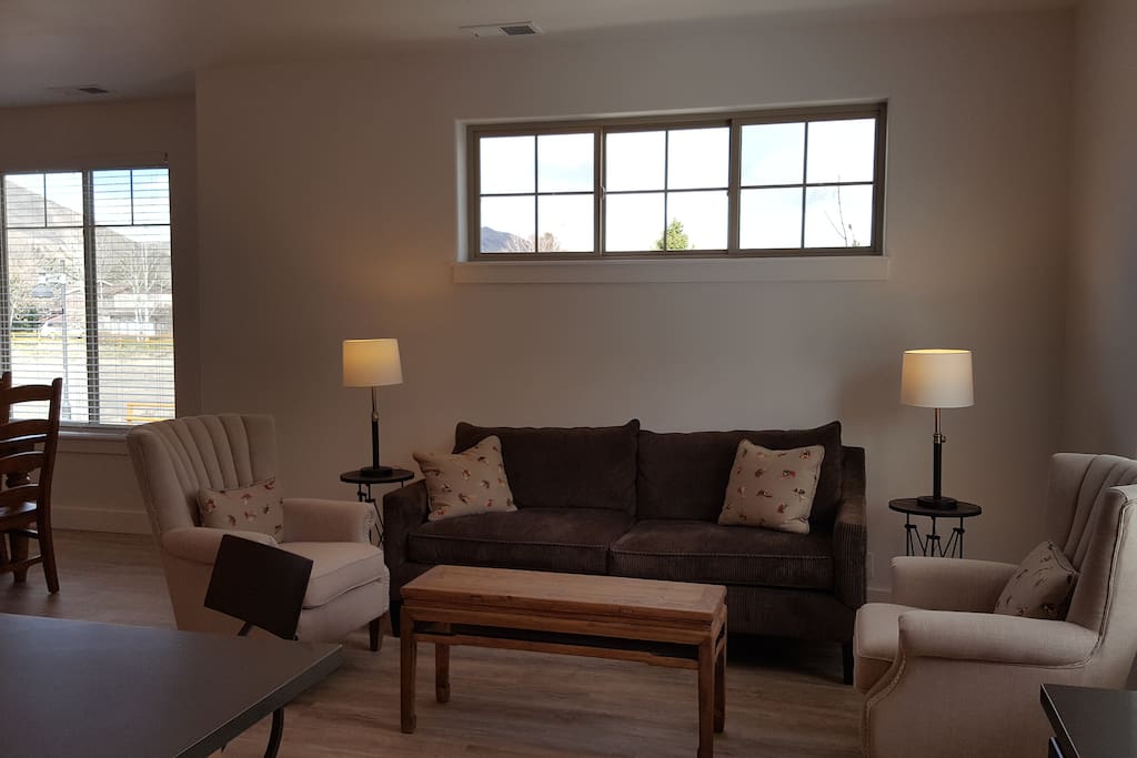 Kitchen sitting area