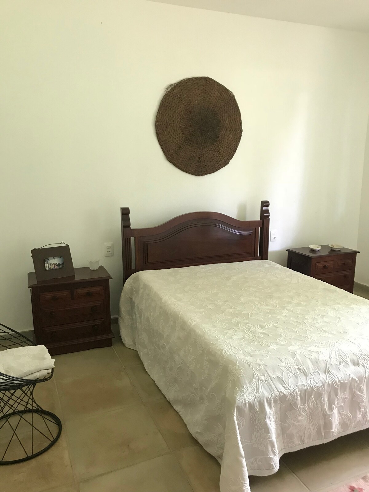 Ორადგილიანი ნომერი 1 /ნახევრად ლუქსი /  + 1 ორადგილიანი საწოლი ( დასაძინებლად 3 ადამიანი თუ გსურთ ) ბაღის ხედი 