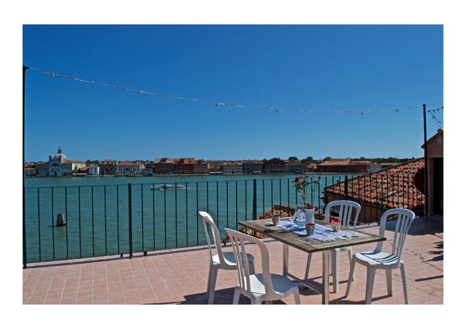 Mimi’s loft gallery image 3