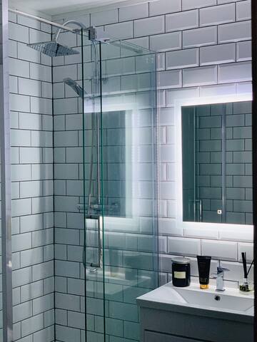 Central Manchester NQ Room