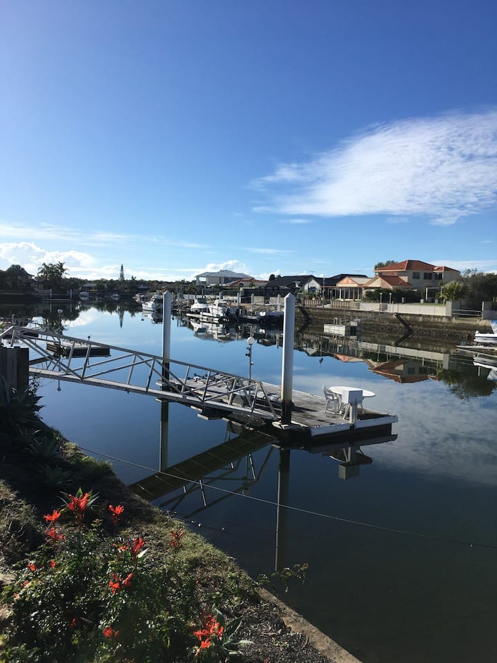 عرض من الخلف