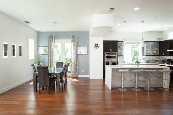 Luxurious House Close to the Beach gallery image 4