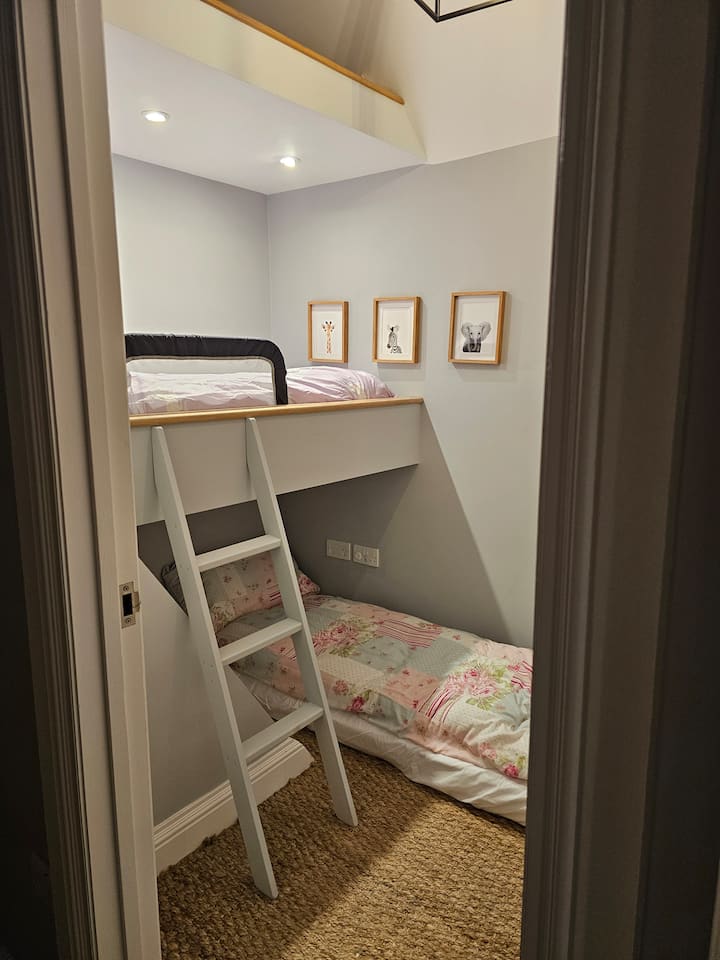 Chumba cha kulala cha 2- Chumba cha watoto

