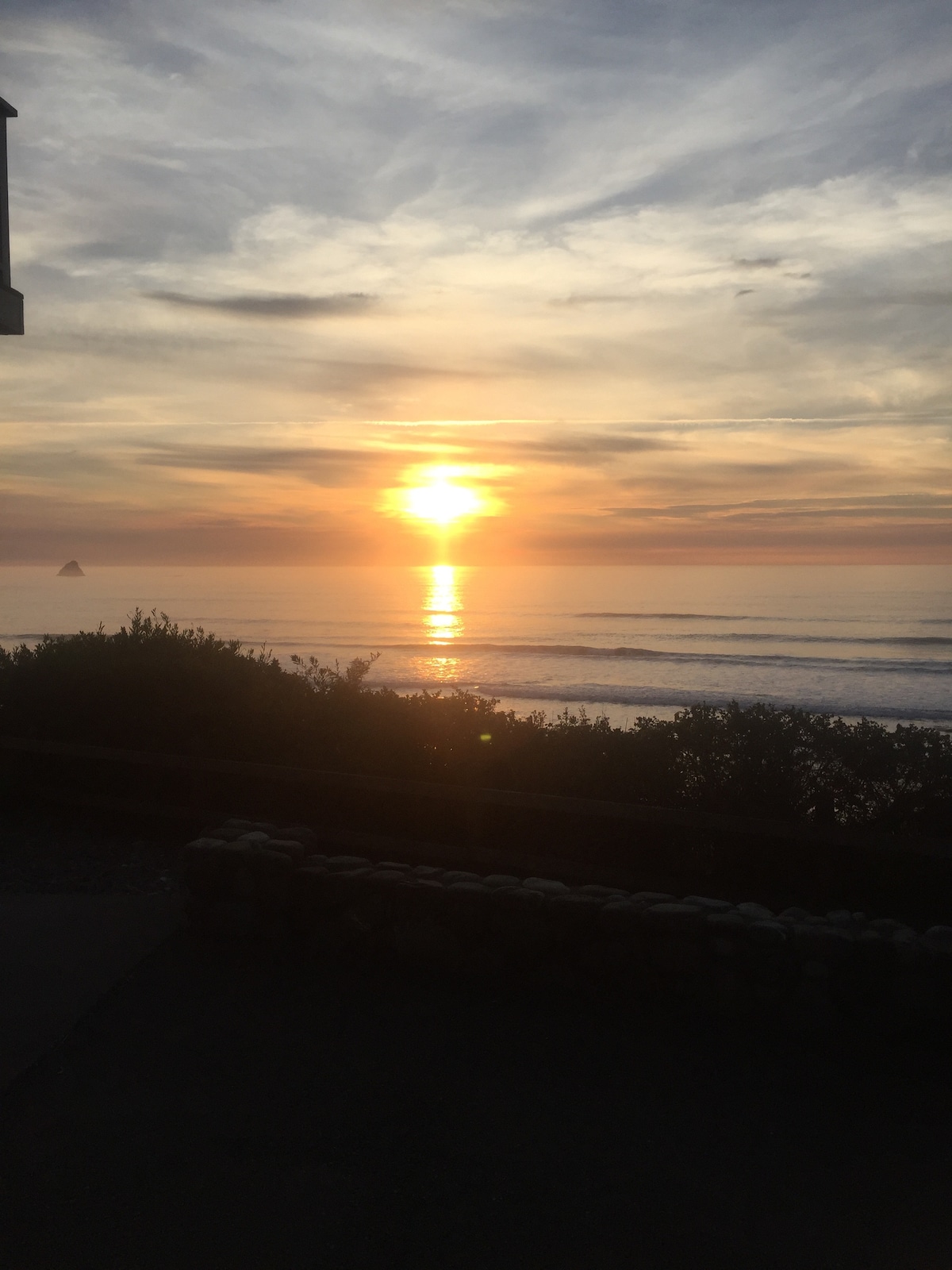 Vacation beach house on the ocean Houses for Rent in Smith River