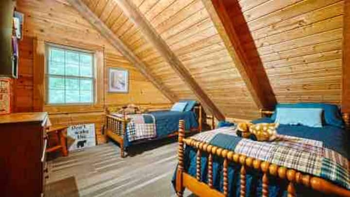 Спалня №3 е на горния етаж - 2 легла 