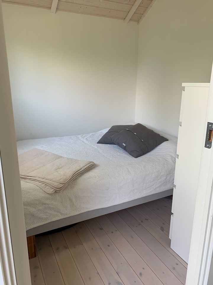 เตียงขนาด 140x200 ซม.