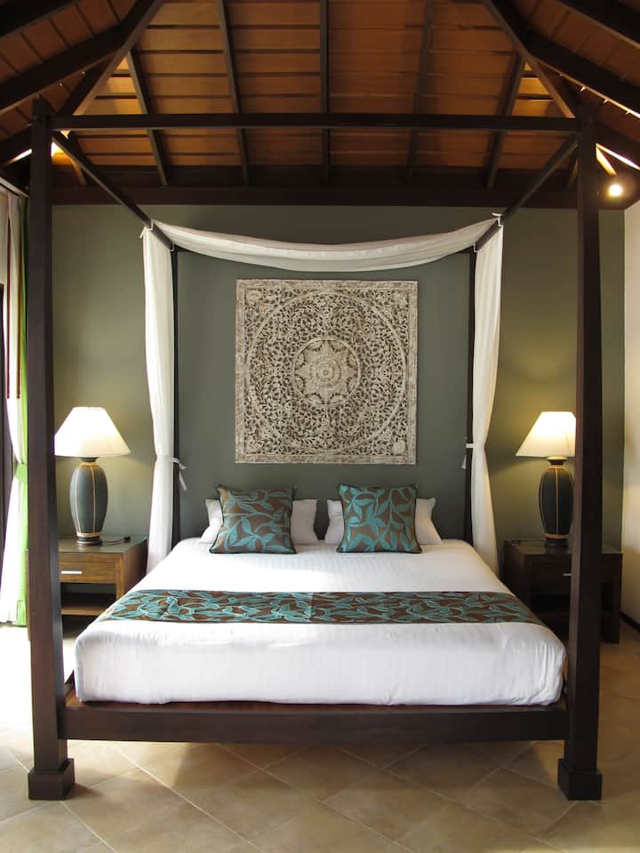 Спална соба 2, брачен кревет (широк 180-220 см)