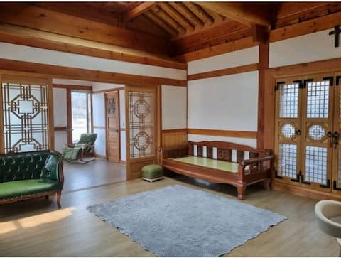 Baekyeon Hanok (Family welcome, Female only guest room)