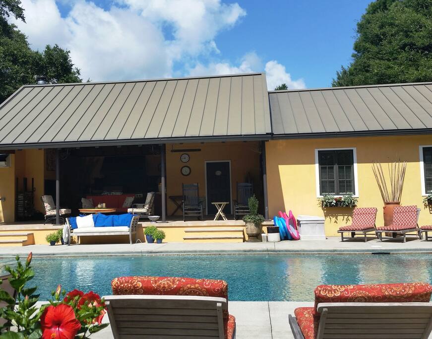 Private dedicated guest house with lanai, 20' x 40' salt water pool.