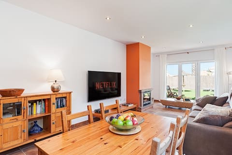 Airbnb con mejor rendimiento: Villa 50 ms from the Beach in Roche. Conil. Cadiz en Conil De La Frontera