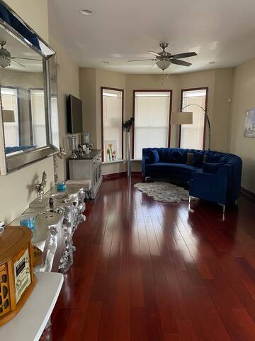 Grand Victorian Mansion in Austin Area gallery image 5