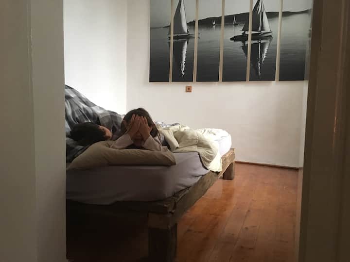 K-i szoba 2x1.8m gerendaágy. 