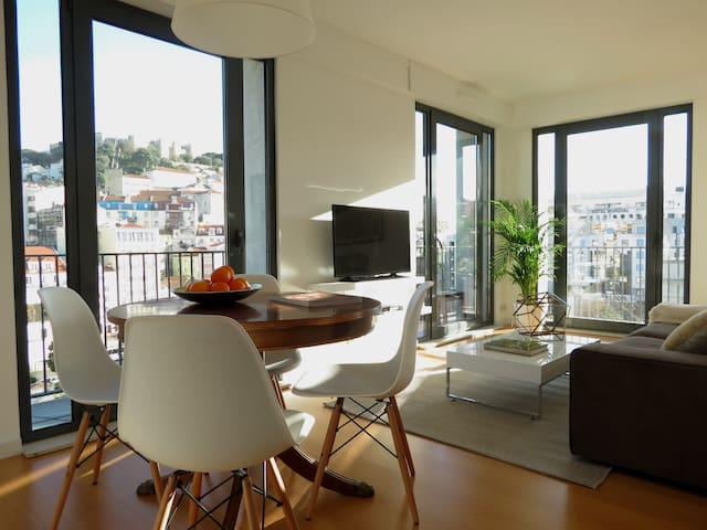 Rooftop w/ Amazing Castle View