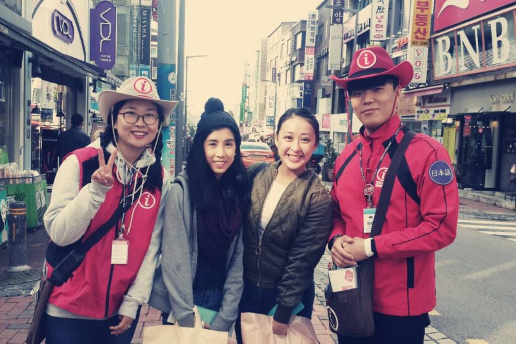 I am a volunteer to a guide for foreigners.