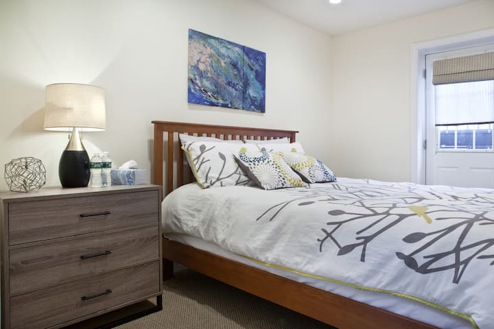 Queen Bed 2nd Bedroom