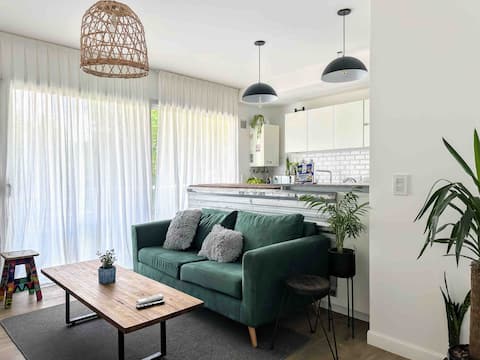 Top Airbnb: Sunny & Cozy! Balcony. AC. Train. Near Tigre in Partido De San Fernando