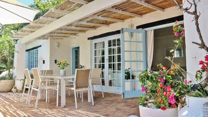 Hout Bay Child-Friendly Beach Cottage gallery image 4