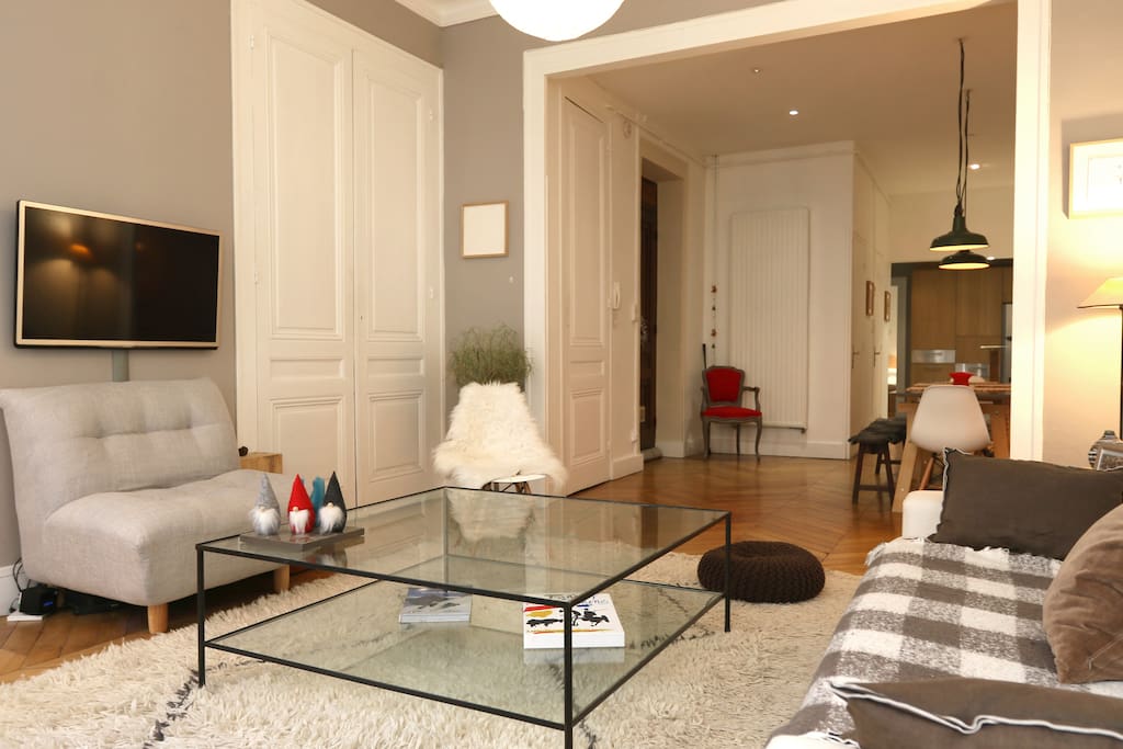 Large coffee table and flat screen TV