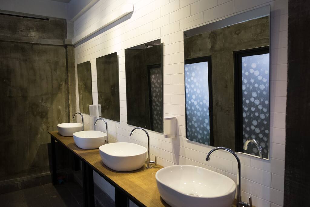 Sharedbathrooms/Hostel9/cheapaccommodation/Yangon/Chinatown/backpackersplace