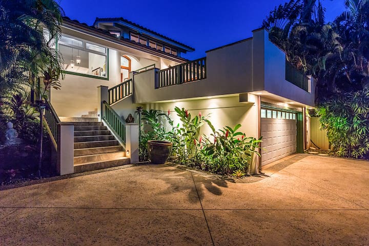 Stunning Gated Home, Private Pool and Spa gallery image 4