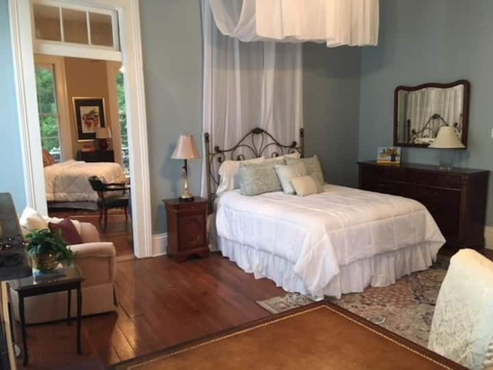 მეორე სართულის მეორე სართულის კიდევ ერთი ხედი წინა საძინებელში