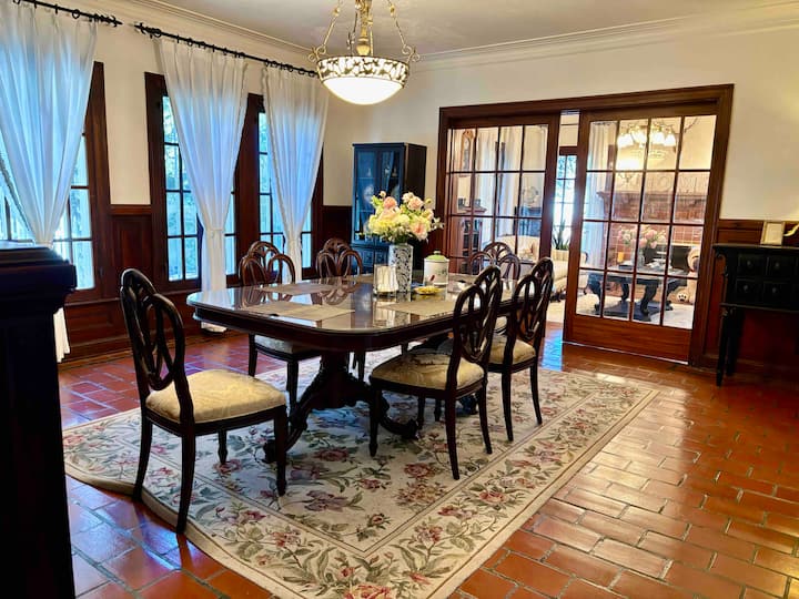 Elegant French Villa Spacious 2 Bed Suite Big Bath - Ontario, CA