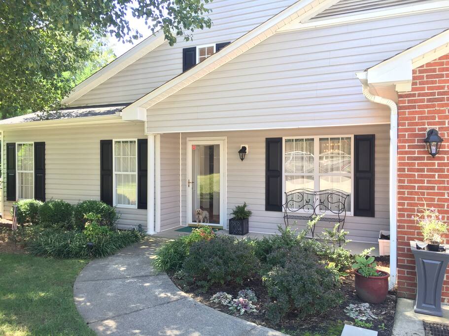 Adorable Townhome