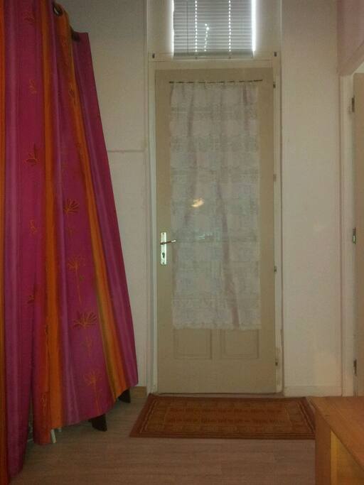 2nde entrée par la chambre