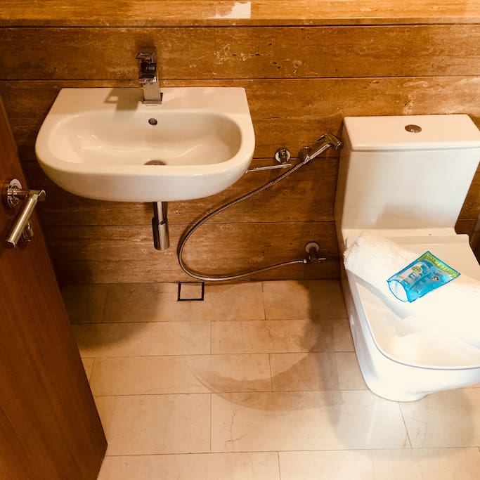 ENSUITE BATHROOM