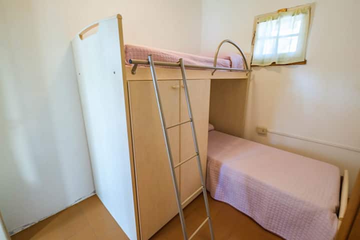 Dormitorio con literas