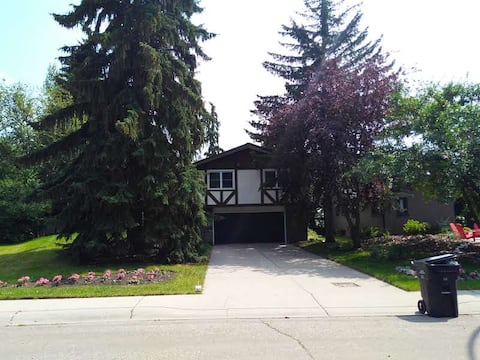 Close to Foothills and UofC house