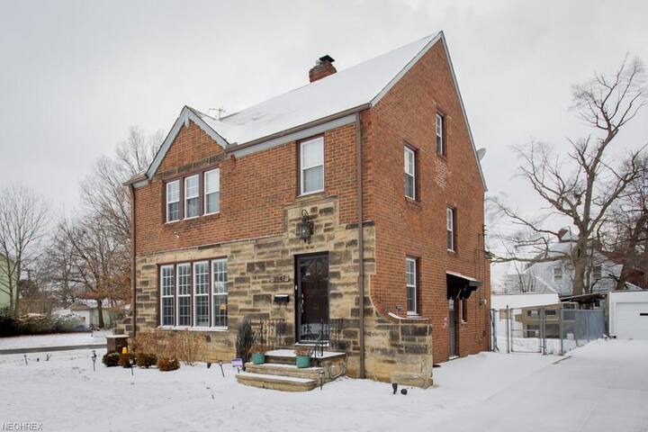 Beautiful home close to everything in Cleveland