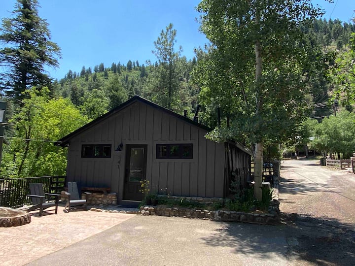 Modern Mountain River Cottage Upper Canyon - Ruidoso, NM