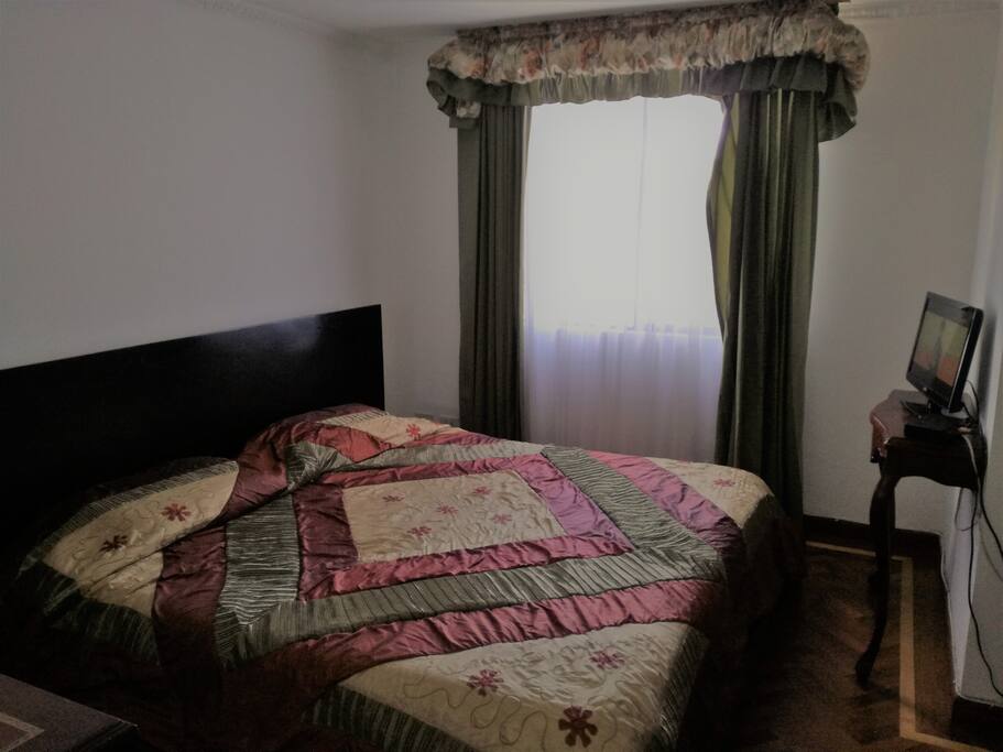 alcoba primcipal con vestier y baño privado