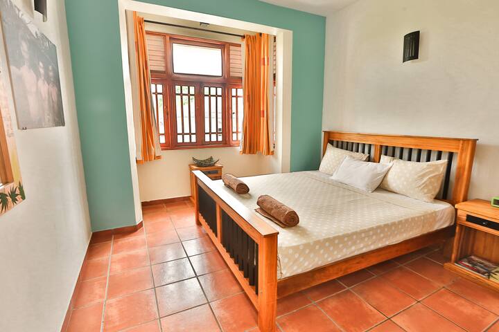 Cosy Double + Shared Bathroom - Mahasen by Foozoo