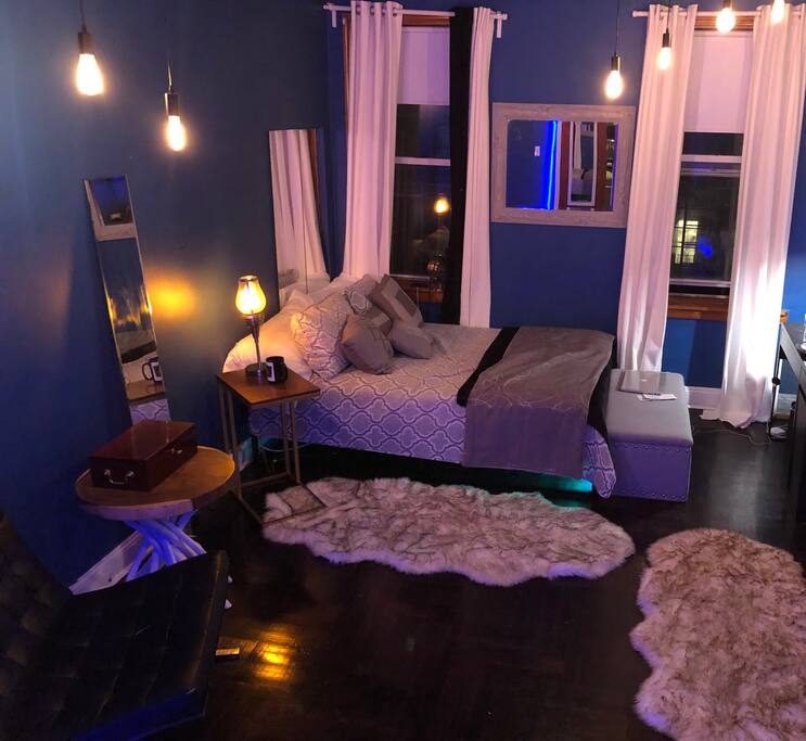 Room can certainly fit more then 3 people. Ask us about more people.