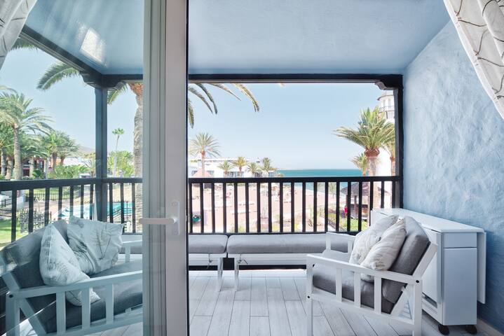 Extra luxury beachfront apartment with  2 bedrooms